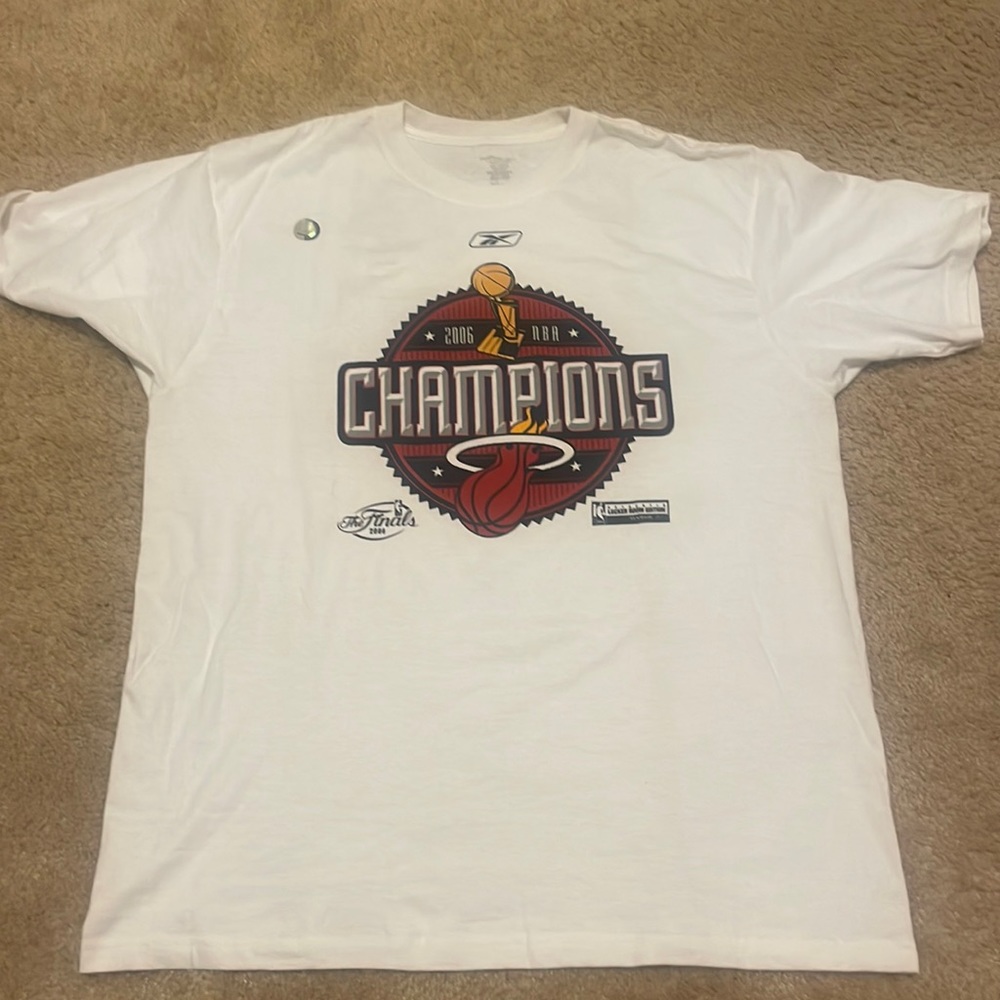 Retro 2006 Reebok Miami Heat official Locker Room T-shirt